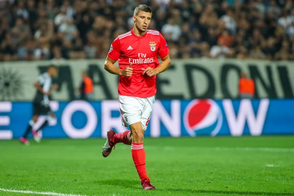 Thessaloniki, Yunanistan - 29 Ağustos 2018: Oyuncu, Benfica Ruben Dias eylem Uefa Şampiyonlar Ligi Play-off mücadelesi sırasında 2 bacak Paok vs Fc Benfica Toumba Stadı'nda oynanan