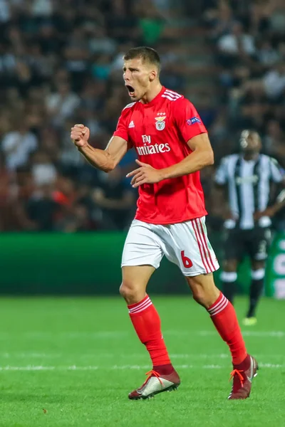 Thessaloniki, Yunanistan - 29 Ağustos 2018: Oyuncu, Benfica Ruben Dias eylem Uefa Şampiyonlar Ligi Play-off mücadelesi sırasında 2 bacak Paok vs Fc Benfica Toumba Stadı'nda oynanan