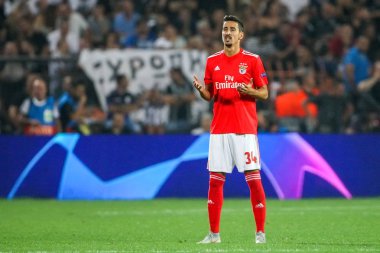 Thessaloniki, Yunanistan - 29 Ağustos 2018: Oyuncu, Benfica Andre Almeida eylem Uefa Şampiyonlar Ligi Play-off mücadelesi sırasında 2 bacak Paok vs Fc Benfica Toumba Stadı'nda oynanan