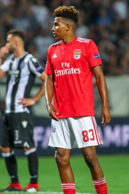 Thessaloniki, Yunanistan - 29 Ağustos 2018: Oyuncu, Benfica Gedson Fernandes eylem Uefa Şampiyonlar Ligi Play-off mücadelesi sırasında 2 bacak Paok vs Fc Benfica Toumba Stadı'nda oynanan