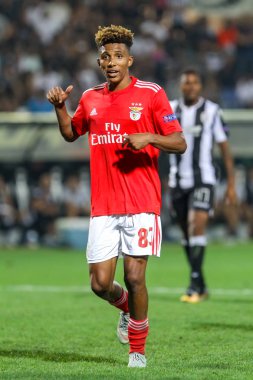 Thessaloniki, Yunanistan - 29 Ağustos 2018: Oyuncu, Benfica Gedson Fernandes eylem Uefa Şampiyonlar Ligi Play-off mücadelesi sırasında 2 bacak Paok vs Fc Benfica Toumba Stadı'nda oynanan