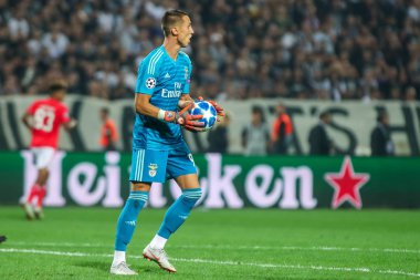 Thessaloniki, Yunanistan - 29 Ağustos 2018: Oyuncu, Benfica Odisseas Vlachodimos eylem Uefa Şampiyonlar Ligi Play-off mücadelesi sırasında 2 bacak Paok vs Fc Benfica Toumba Stadı'nda oynanan