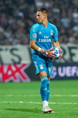 Thessaloniki, Yunanistan - 29 Ağustos 2018: Oyuncu, Benfica Odisseas Vlachodimos eylem Uefa Şampiyonlar Ligi Play-off mücadelesi sırasında 2 bacak Paok vs Fc Benfica Toumba Stadı'nda oynanan