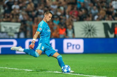Thessaloniki, Yunanistan - 29 Ağustos 2018: Oyuncu, Benfica Odisseas Vlachodimos eylem Uefa Şampiyonlar Ligi Play-off mücadelesi sırasında 2 bacak Paok vs Fc Benfica Toumba Stadı'nda oynanan