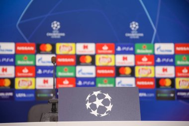 Thessaloniki, Yunanistan - 28 Ağustos 2018: Boş basın toplantısı Oda Uefa Şampiyonlar Ligi oyun Paok vs Fc Benfica Toumba Stadyumu'nda önce