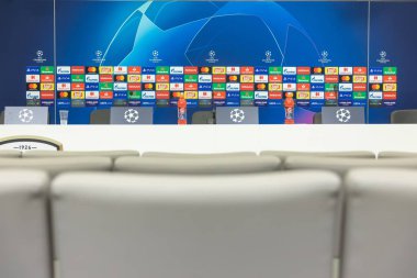 Thessaloniki, Yunanistan - 28 Ağustos 2018: Boş basın toplantısı Oda Uefa Şampiyonlar Ligi oyun Paok vs Fc Benfica Toumba Stadyumu'nda önce