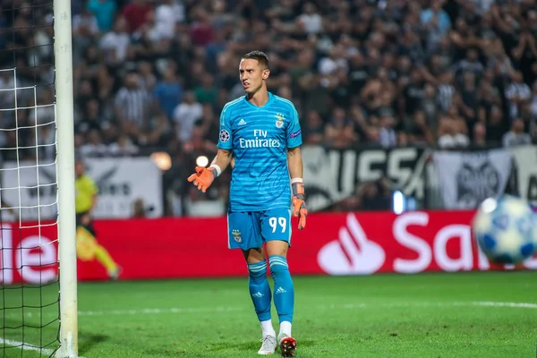 Thessaloniki, Yunanistan - 29 Ağustos 2018: Oyuncu, Benfica Odisseas Vlachodimos eylem Uefa Şampiyonlar Ligi Play-off mücadelesi sırasında 2 bacak Paok vs Fc Benfica Toumba Stadı'nda oynanan