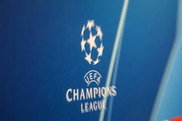 希腊塞萨洛尼基 2018年8月28日 欧洲冠军联赛的官方标志 光模糊效果变焦镜头 — 图库照片