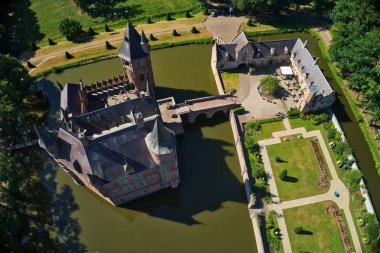 Hollanda Heeswijk Kalesi'nin havadan görünümü.