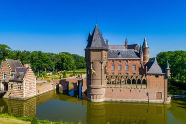 Hollanda Heeswijk Kalesi'nin havadan görünümü.