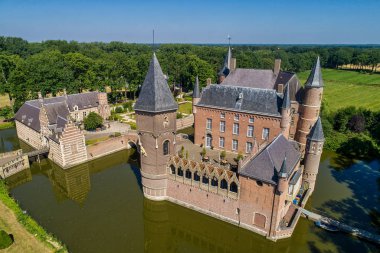 Hollanda Heeswijk Kalesi'nin havadan görünümü.