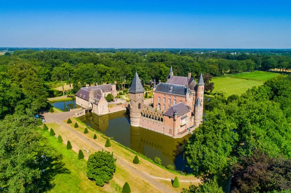 オランダの Heeswijk 城の航空写真 — ストック写真