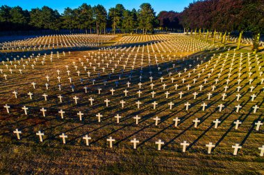 Ysselsteyn, Hollanda - 30 Haziran 2018: Hava Ysselsteyn mezar 31,598 Alman savaş ölü, İkinci Dünya Savaşı sırasında içeren dünyanın en büyük Alman savaş mezarlıkta görülmektedir. 