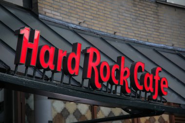 Amsterdam, Hollanda - 7 Temmuz 2018: Hard Rock Cafe Amsterdam ünlü logosu cephe