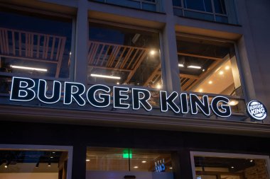 Amsterdam, Hollanda - 7 Temmuz 2018: Logo fast food zinciri 