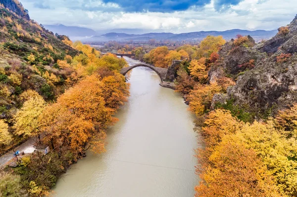 Αεροφωτογραφία Των Παλαιών Γέφυρα Κόνιτσας Και Αώος Ποταμός Μια Φθινοπωρινή — Φωτογραφία Αρχείου