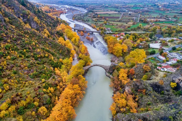 Flygfoto Över Konitsa Gamla Bron Och Aoos River Höstdag Grekland — Stockfoto