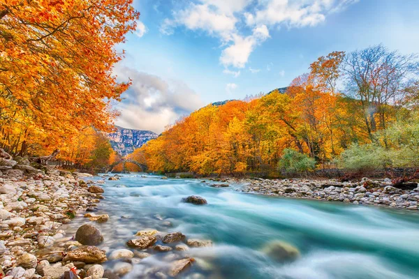 Alte Steinbrücke Klidonia Zagoria Epirus Westgriechenland Diese Bogenbrücke Mit Langgestrecktem — Stockfoto