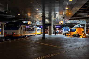 Lahey, Hollanda - 6 Temmuz 2018: Hollanda'daki Lahey Merkez Tren İstasyonu.