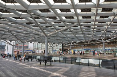 Lahey, Hollanda - 6 Temmuz 2018: Hollanda'daki Lahey Merkez Tren İstasyonu.