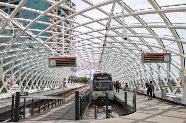 Lahey, Hollanda - 6 Temmuz 2018: Hollanda'daki Lahey Merkez Tren İstasyonu.