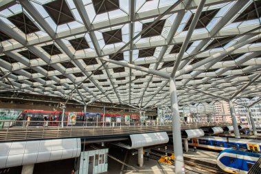 Lahey, Hollanda - 6 Temmuz 2018: Hollanda'daki Lahey Merkez Tren İstasyonu.