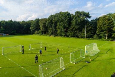 Horst, Hollanda - 23 Haziran 2018: spor merkezi Horst Paok takımı eğitim sırasında Hollanda hava görünümünden