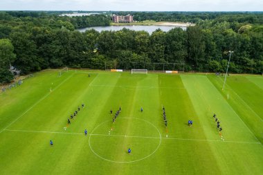 Horst, Hollanda - 23 Haziran 2018: spor merkezi Horst Paok takımı eğitim sırasında Hollanda hava görünümünden