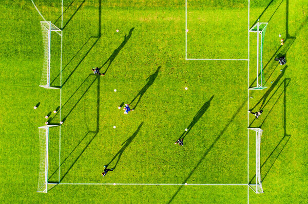 Озил, Нидерланды - 23 июня 2018 года: воздушный вид из спорткомплекса Нидерландов во время тренировки команды ПАОК
