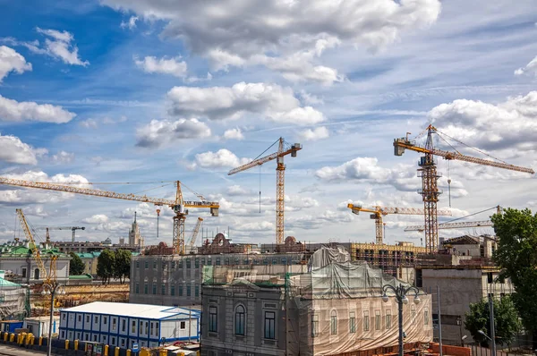 Moszkva Oroszország Augusztus 2018 Moszkva Szívében Építési Szerelő Daruk — Stock Fotó