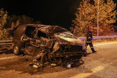 Asprovalta, Yunanistan - 9 Kasım 2018: Bir ölü ve Yirmi dört yaralı yasadışı göçmenler ile olan trafik kazası bir Van Egnatia Otoyol, Asprovalta belirtilmişti kamyon tarafından rapor