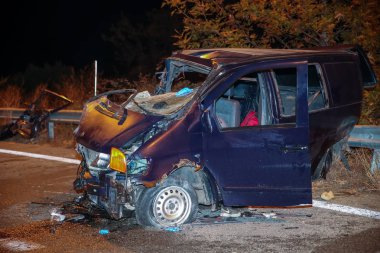 Asprovalta, Yunanistan - 9 Kasım 2018: Bir ölü ve Yirmi dört yaralı yasadışı göçmenler ile olan trafik kazası bir Van Egnatia Otoyol, Asprovalta belirtilmişti kamyon tarafından rapor