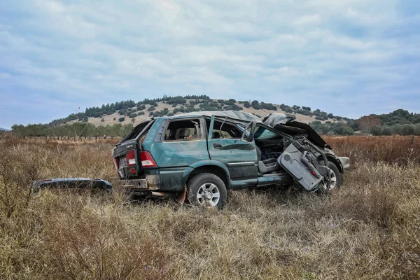 Thessaloniki, Yunanistan - 13 Kasım 2018: Bir ölü ve dokuz yaralı kaçak göçmen Egnatia otoyolu Selanik'te bir yan yol üzerinde trafik kazası raporu vardır