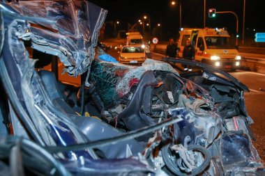 Asprovalta, Yunanistan - 9 Kasım 2018: Bir ölü ve Yirmi dört yaralı yasadışı göçmenler ile olan trafik kazası bir Van Egnatia Otoyol, Asprovalta belirtilmişti kamyon tarafından rapor