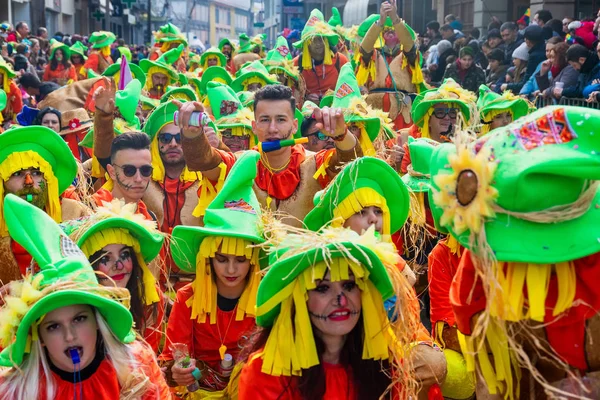 Xanthi Griechenland Februar 2018 Menschen Farbenfrohen Kostümen Beim Jährlichen Karnevalsumzug — Stockfoto