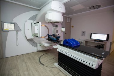 Thessaloniki, Yunanistan - Novemper 21, 2018: İlk Lineer Hızlandırıcı teknoloji Imrt, Igrt, Vmat Theagenio hastane Kuzey Yunanistan'da radyoterapi Onkoloji bölümü, resmi açılış