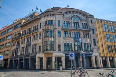 Basel, İsviçre - 1 Ağustos 2018: Binalar eski şehir şehir merkezi Basel - İsviçre 