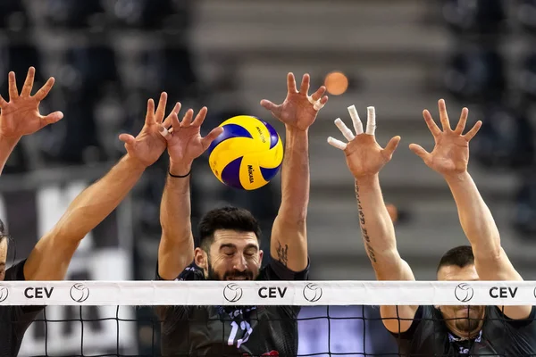 Thessaloniki Greece December 2018 Closeup Hands Ball Cev Volleyball Cup — Stock Photo, Image