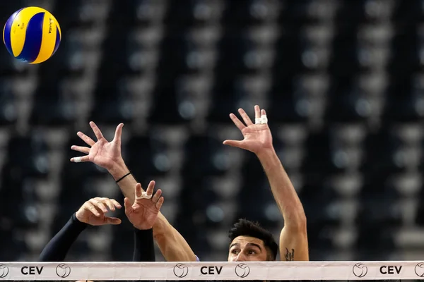 Thessaloniki Greece December 2018 Closeup Hands Ball Cev Volleyball Cup — Stock Photo, Image