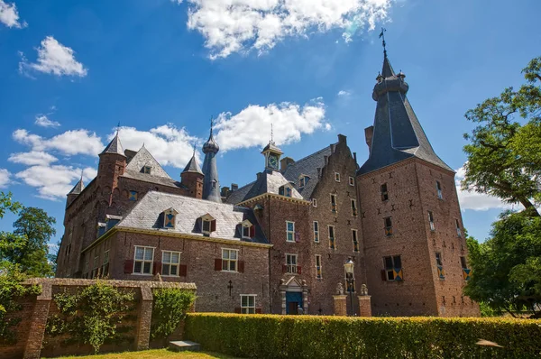Doorwerth Castle (Felemenkçe: Kasteel Doorwerth) Arnhem, Hollanda yakınındaki bir ortaçağ kalesidir. Kalenin Ren Nehri oturur ve şimdi için üç müze ev