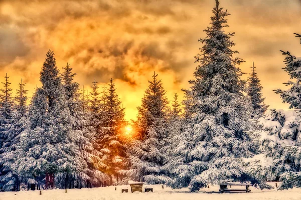 Majestatyczny Zachód Słońca Zimowym Krajobrazie Gór Obraz Hdr — Zdjęcie stockowe