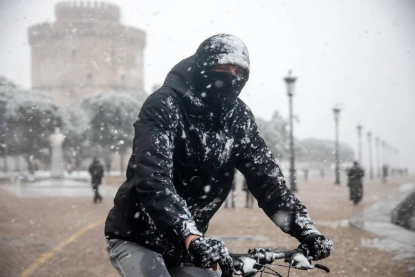 Thessaloniki Greece January 2019 Biker Snow Center City Winter Day — Stock Photo, Image