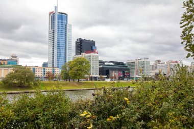Minsk, Beyaz Rusya - 4 Ekim 2018: Minsk yüksek binalar ile bölümünün görünümünü. Başkenti ve en büyük şehri Belarus Minsk olduğunu.
