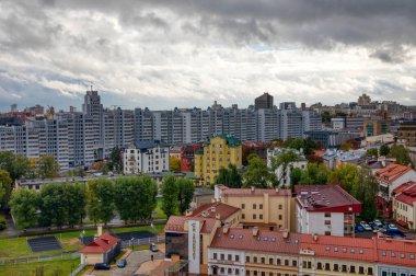 Minsk, Beyaz Rusya - 4 Ekim 2018: Minsk yüksek binalar ile bölümünün görünümünü. Başkenti ve en büyük şehri Belarus Minsk olduğunu.