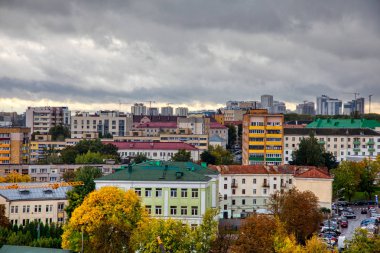 Minsk, Beyaz Rusya - 4 Ekim 2018: Minsk yüksek binalar ile bölümünün görünümünü. Başkenti ve en büyük şehri Belarus Minsk olduğunu.