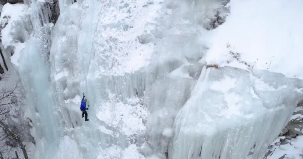 Ice Climbing North Greece Man Climbing Frozen Waterfall — Stock Video