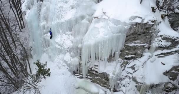 Ice Climbing North Greece Man Climbing Frozen Waterfall — Stock Video