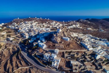 Amorgos Adası-havadan görünümü Chora köyü. Yunanistan, yan