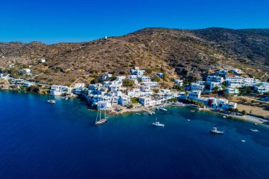 Katapola Köyü, hava görünümünü Amorgos Island, Cyclades, Ege, Yunanistan