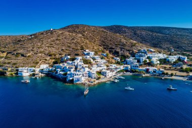 Katapola Köyü, hava görünümünü Amorgos Island, Cyclades, Ege, Yunanistan